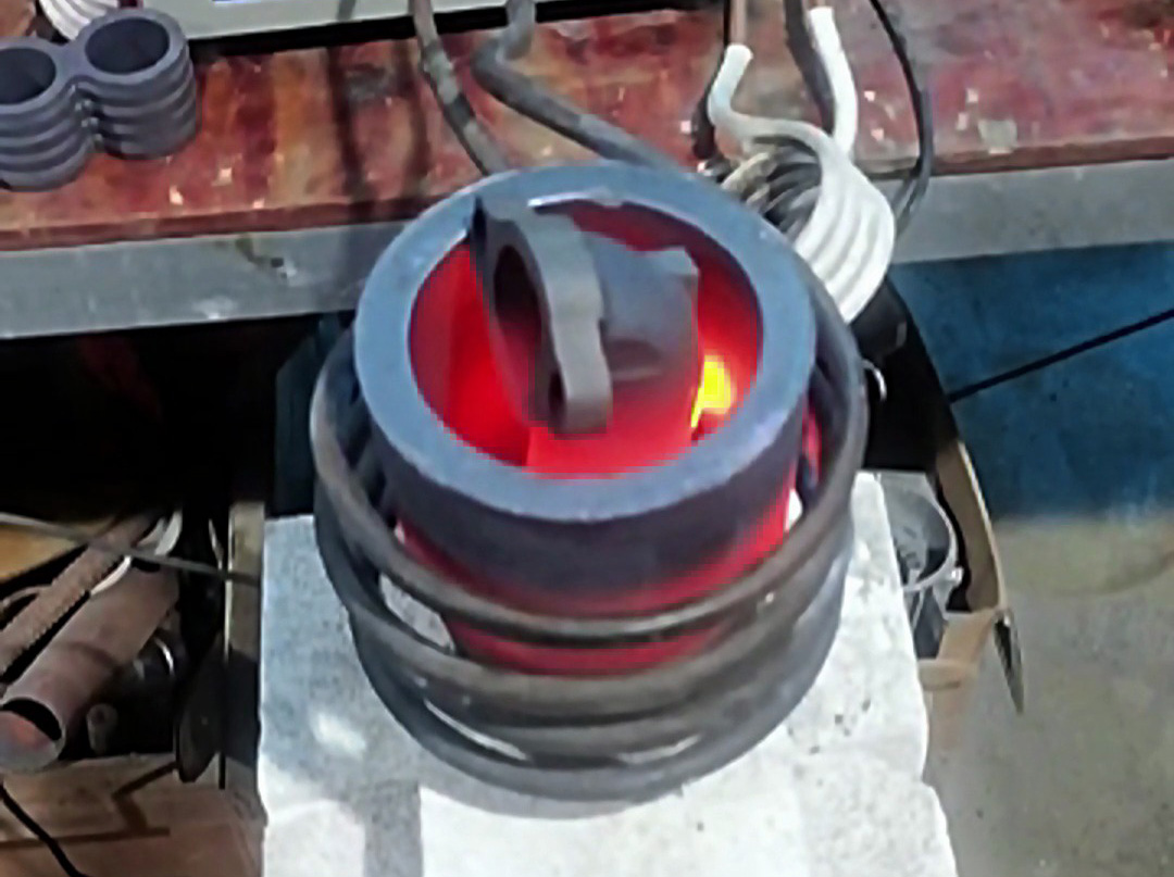 海瑞拓 25kW 中頻熔煉爐實測：熔銅 20 公斤、熔鋁 5 公斤，10 分鐘出鋁水，支持定制更適配需求