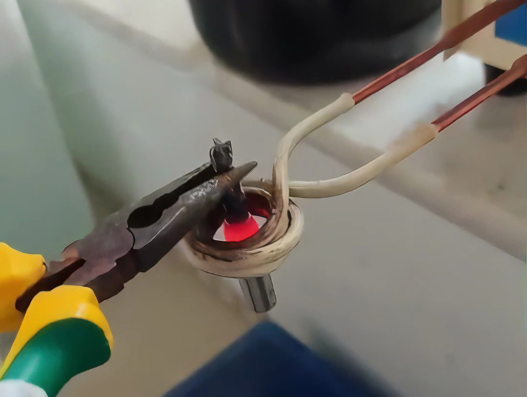 海瑞拓高頻加熱機(jī)：鉆頭合金熱拆 “提速神器”，10 倍效率淘汰傳統(tǒng)方法