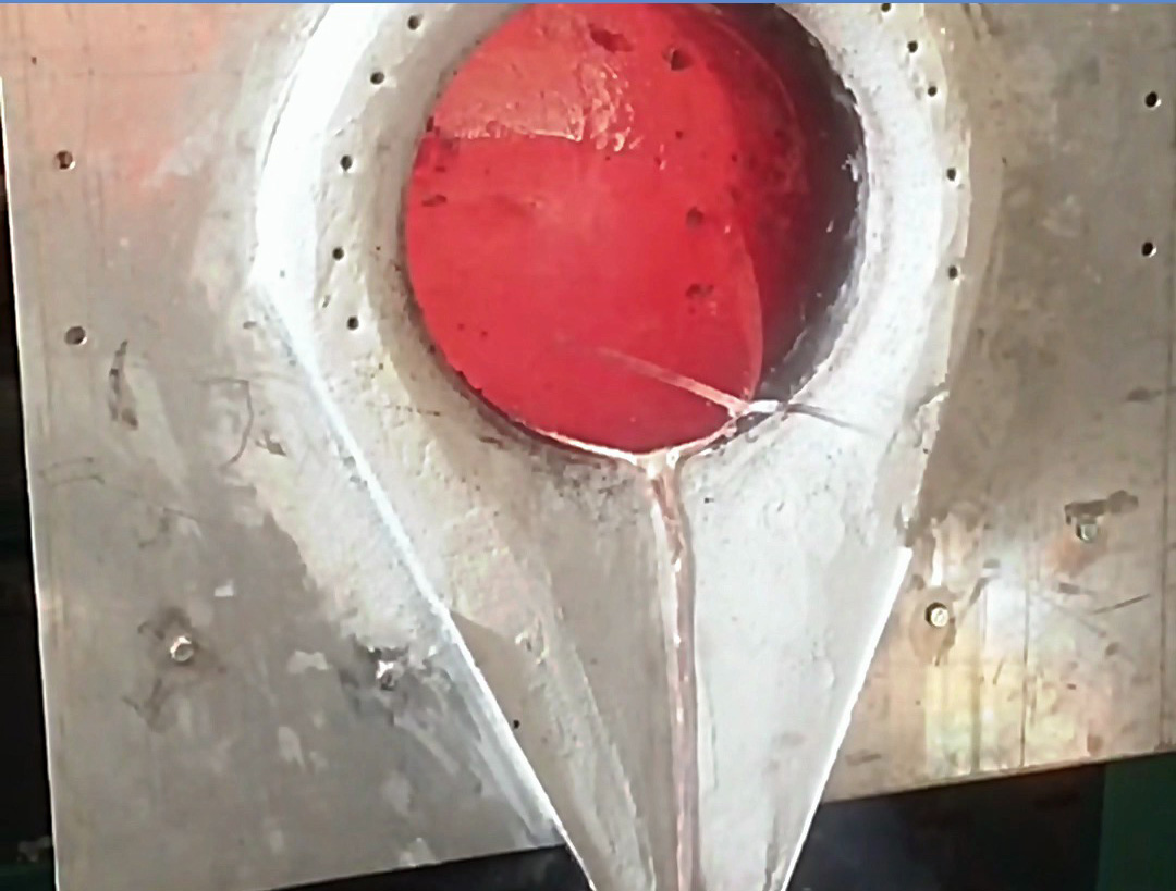 傾倒式中頻熔煉爐：節(jié)能高效，安全可靠，錫鉛鋅熔煉的新選擇