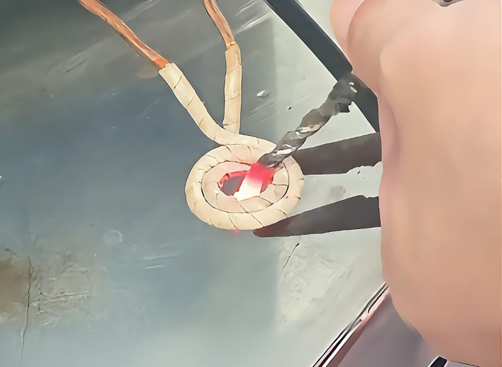 高頻加熱機熱拆舊鉆頭：效率驚人，輕松分離貴重合金