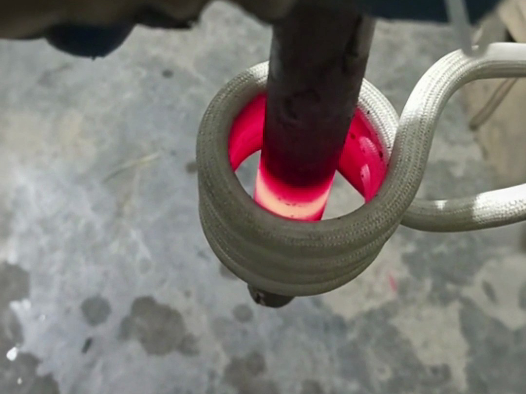 高頻加熱機(jī)加熱有多快？空心鐵管測試：幾秒可達(dá)千度