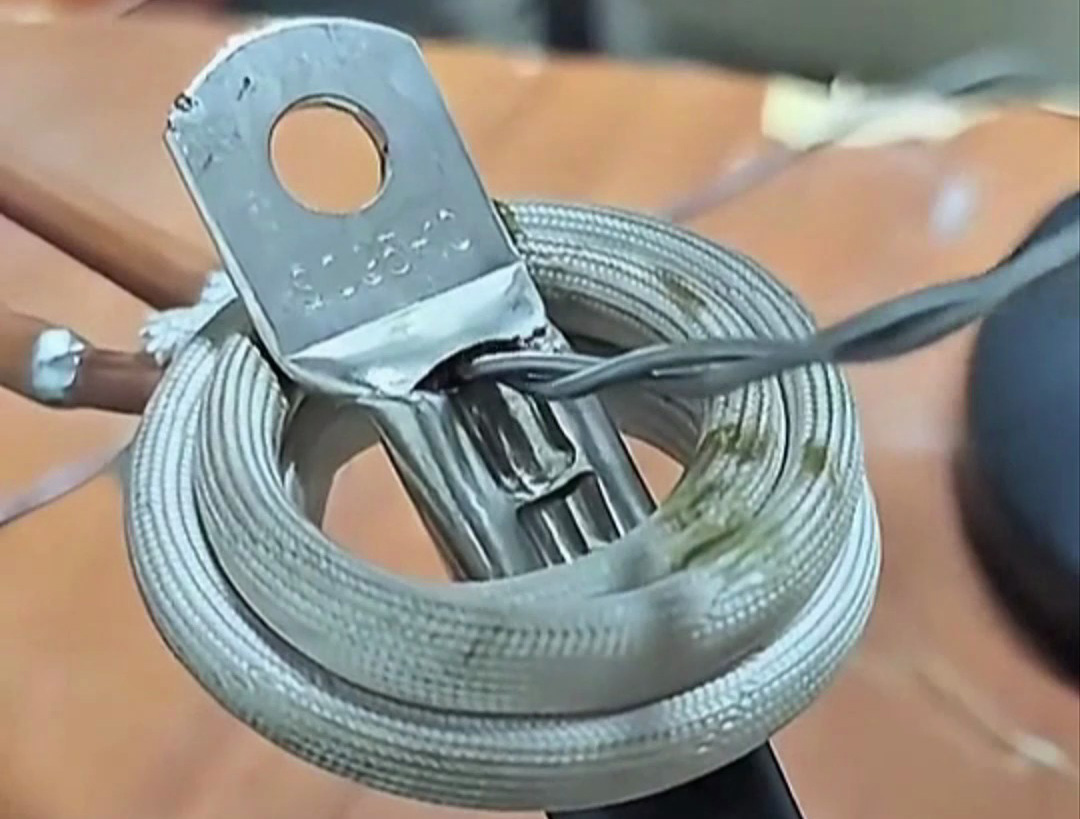 線束端子錫焊提速！海瑞拓6KW超高頻焊接機(jī)，5秒搞定一個(gè)(圖3)