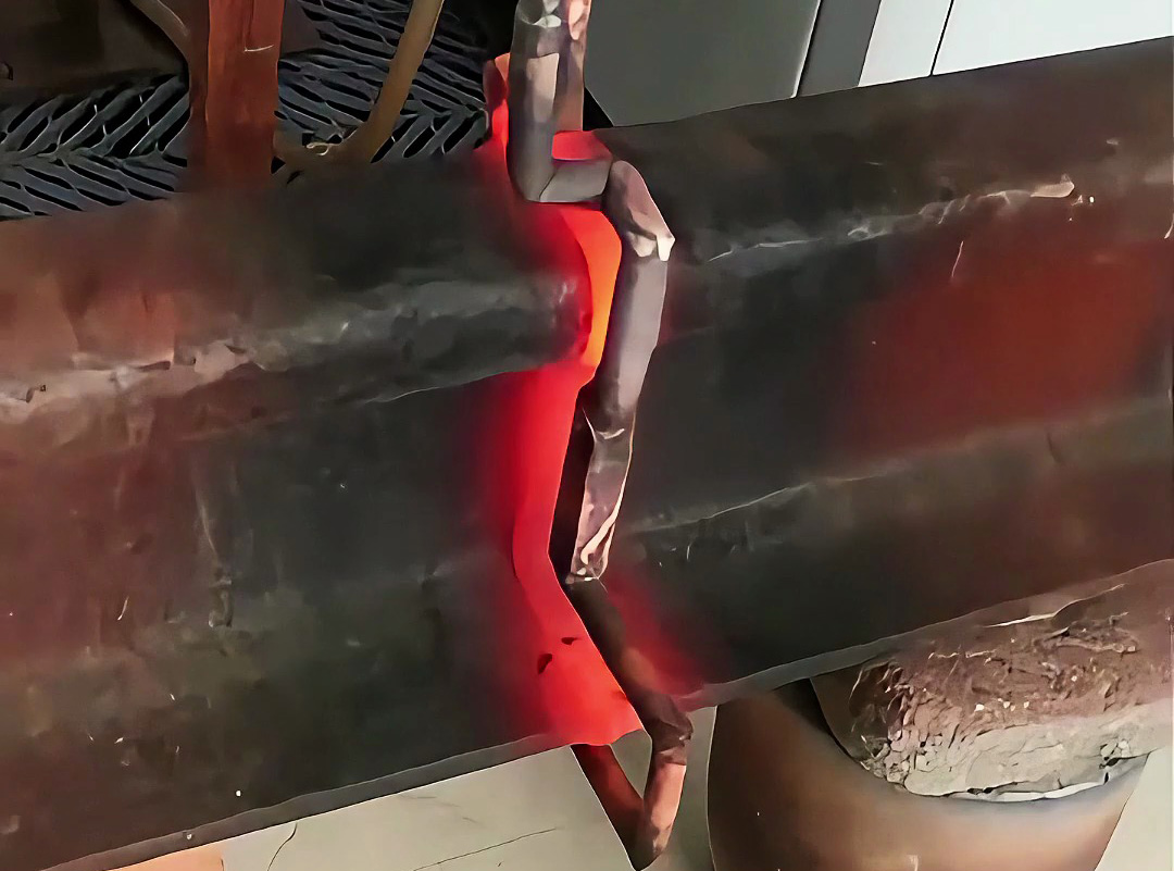 工字鋼能用高頻加熱爐加熱嗎？答案：可又不可，選對設(shè)備是關(guān)鍵！