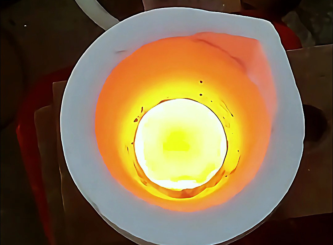 客戶定制小型黃金熔煉爐：用廢銅替代測試，精準(zhǔn)驗(yàn)證工藝可行性