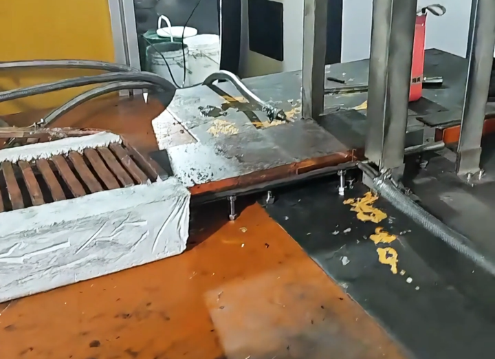 鋼板毛坯鍛造升級(jí)：中頻感應(yīng)加熱爐替代傳統(tǒng)火焰爐