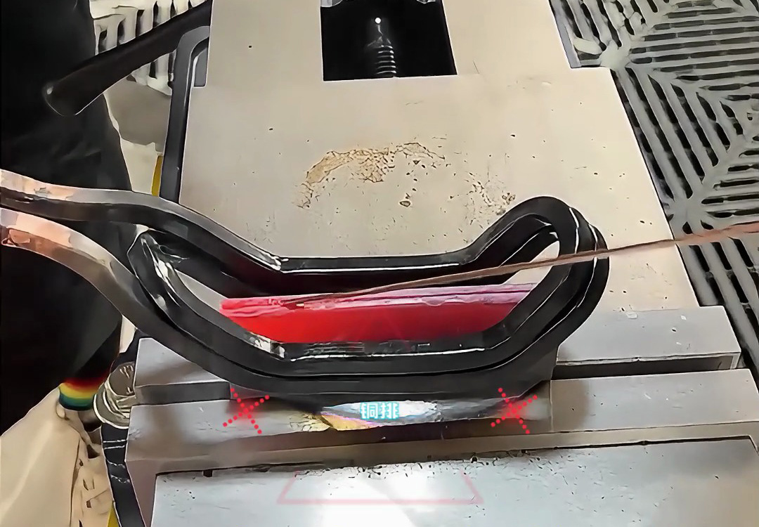 手持式高頻焊機：銅排焊接的穩(wěn)定與安全如何實現(xiàn)？