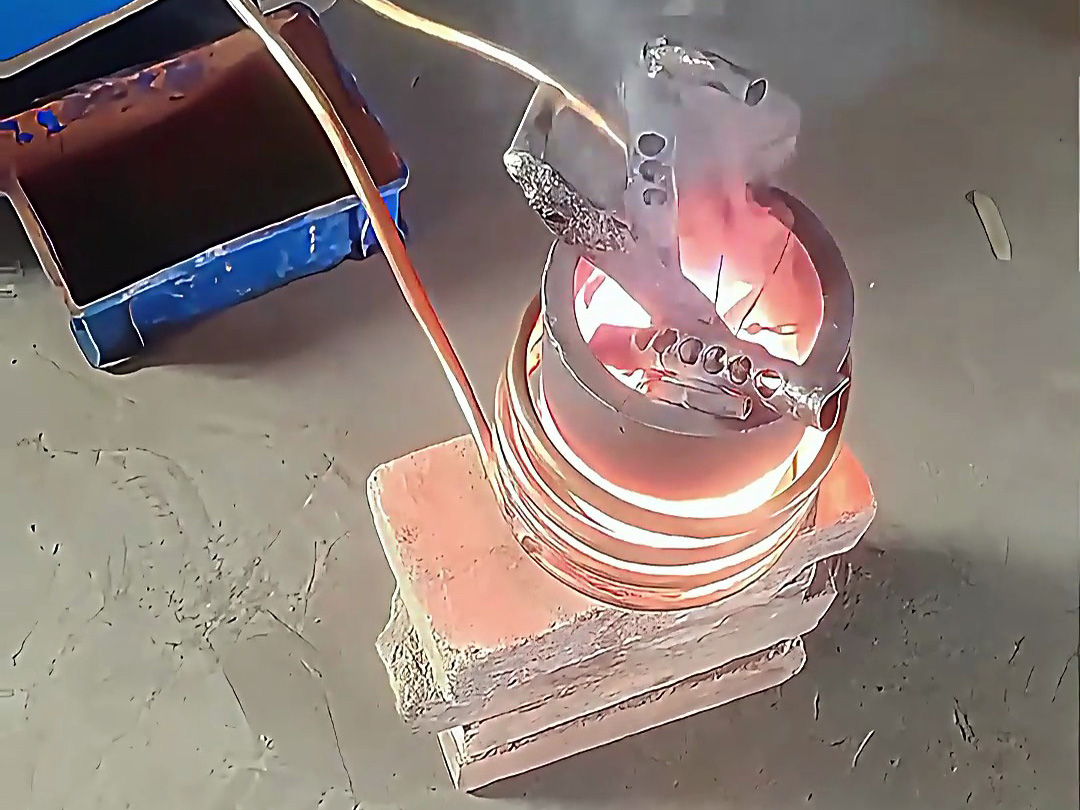 廢銅熔煉新標(biāo)桿：海瑞拓中頻熔煉爐，高效環(huán)保雙在線