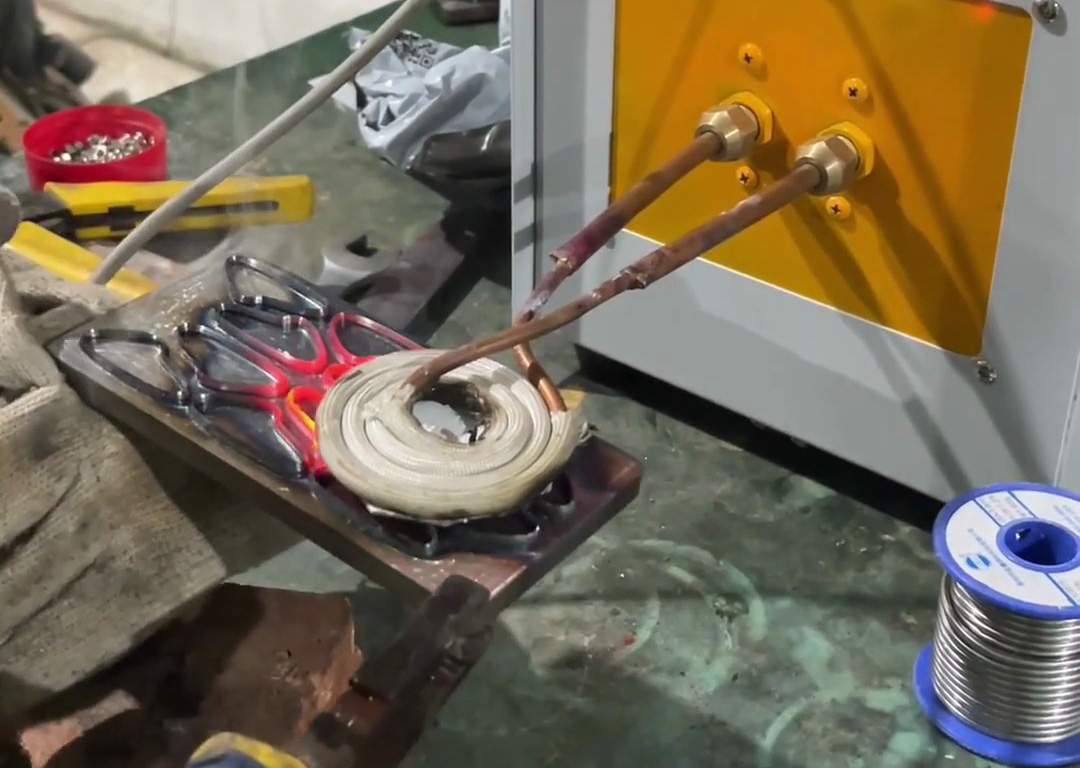 小型高頻淬火機(jī)：3秒淬硬，刀具耐用度翻倍！