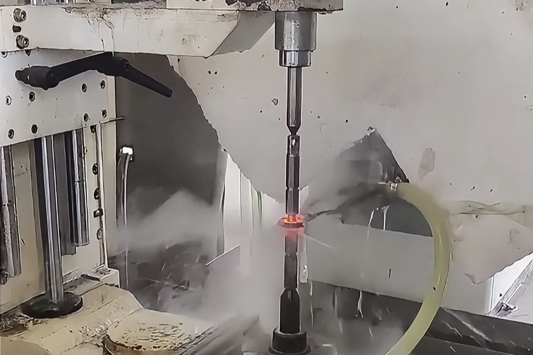 智能控制系統(tǒng)+自動化編程，這臺數(shù)控淬火機床讓傳統(tǒng)工藝黯然失色！