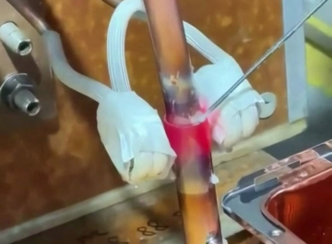 銅管焊接總出現(xiàn)虛焊、漏焊？試試海瑞拓高頻焊接設備！