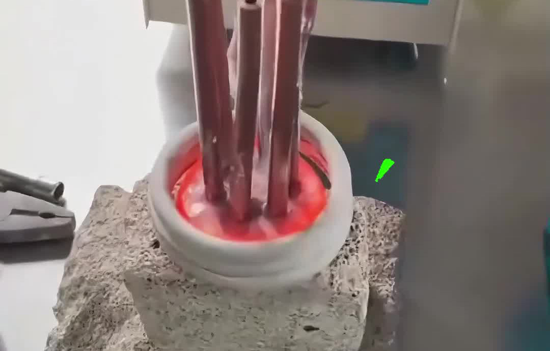 高頻焊接機多銅管同步焊，幾秒搞定一批，每道焊口都一致