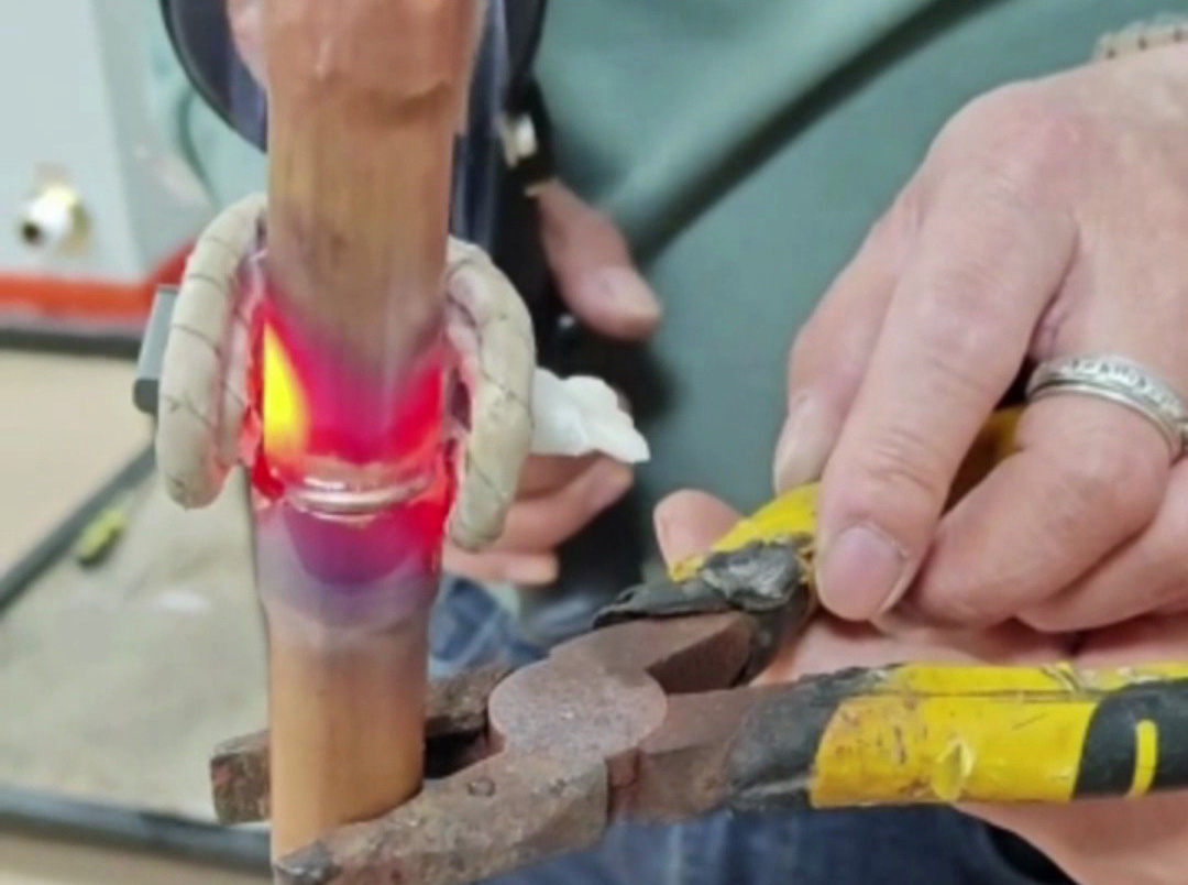 制造業(yè)降本增效神器！海瑞拓手持式高頻加熱機(jī)，有手就會(huì)用