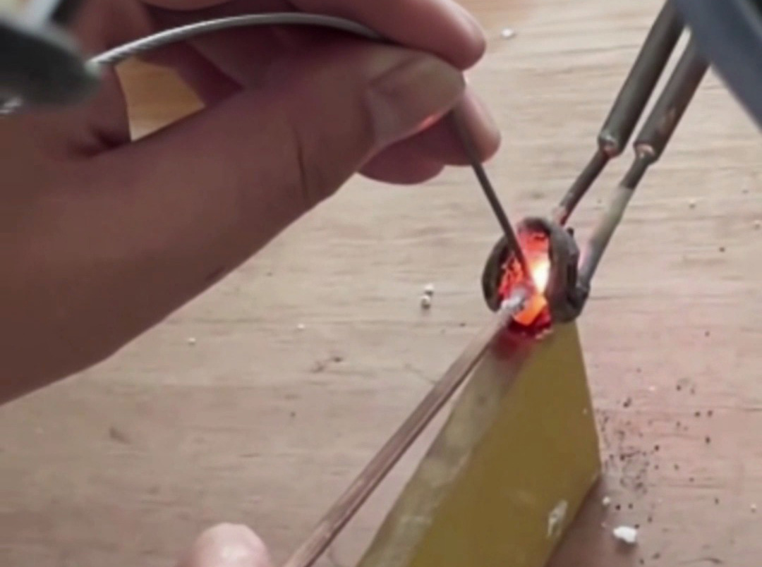 不銹鋼絲-不銹鋼頭釬焊實(shí)測(cè)！海瑞拓高頻焊機(jī)+銅焊料，焊口牢固又高效