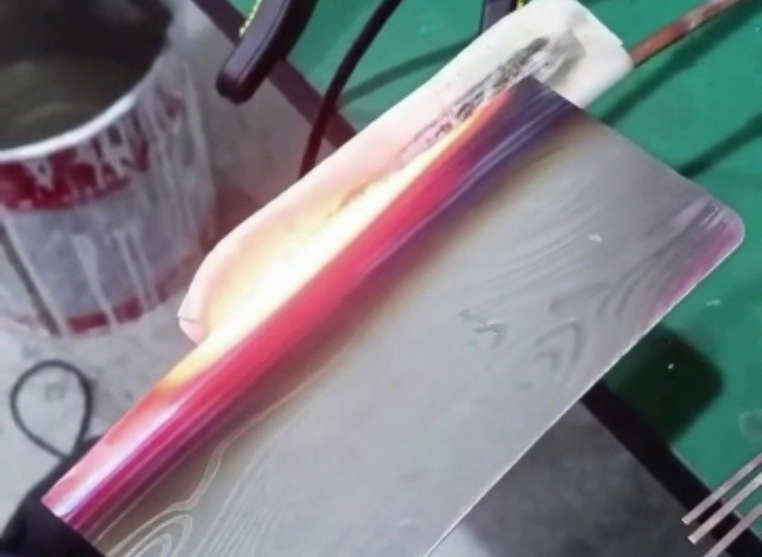 你以為菜刀淬火很復雜？高頻淬火這種技術(shù)顛覆認知！