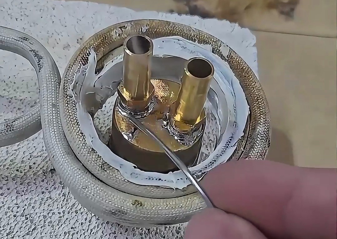 黃銅接頭焊錫灌錫提速！海瑞拓高頻焊機(jī)，2秒升溫新手也能焊