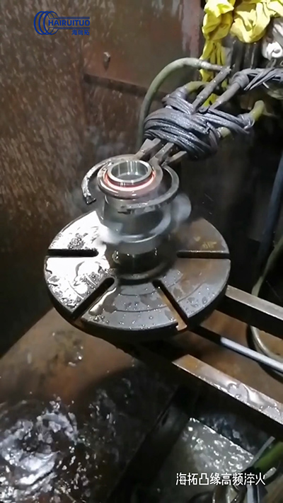  高頻淬火機(jī)自動(dòng)化對凸緣高頻淬火