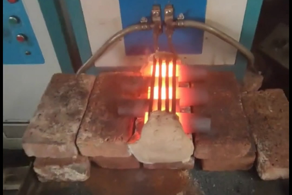 超音頻感應(yīng)加熱設(shè)備對緊固件熱鐓