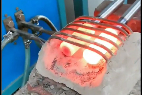 超音頻感應(yīng)加熱設(shè)備對不規(guī)則棒軸加熱退火處理