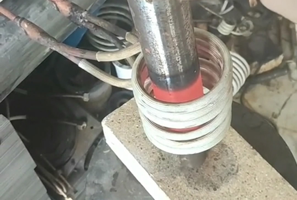 高頻感應(yīng)加熱機對鋼筒加熱淬火退火