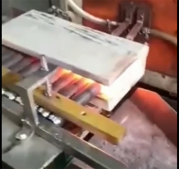 鍛造加熱爐的電抗器在負(fù)載路中有多種連接方式(圖1)