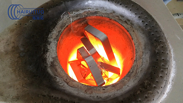 中頻感應(yīng)熔煉爐-IGBT中頻電源具有低功耗、高可靠性等特點(圖3)