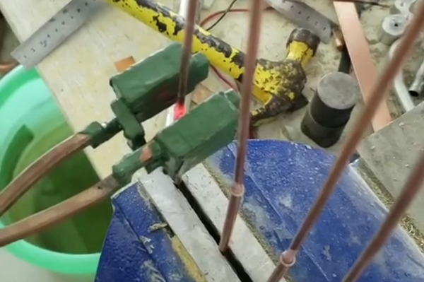 手持式高頻加熱機(jī)，高頻焊機(jī)是焊接銅管工具
