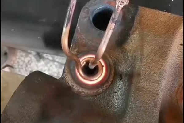 高頻加熱機(jī)對內(nèi)孔局部加熱淬火處理