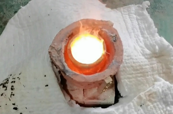 鋁錠熔煉爐廣泛應用于黑、有色金屬的熔煉