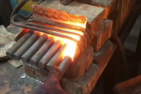 中頻感應(yīng)淬火設(shè)備對(duì)鋼材有如下要求