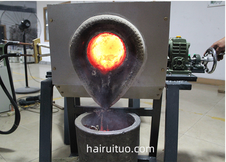 四川客戶訂制2臺(tái)傾倒式中頻熔煉爐出貨